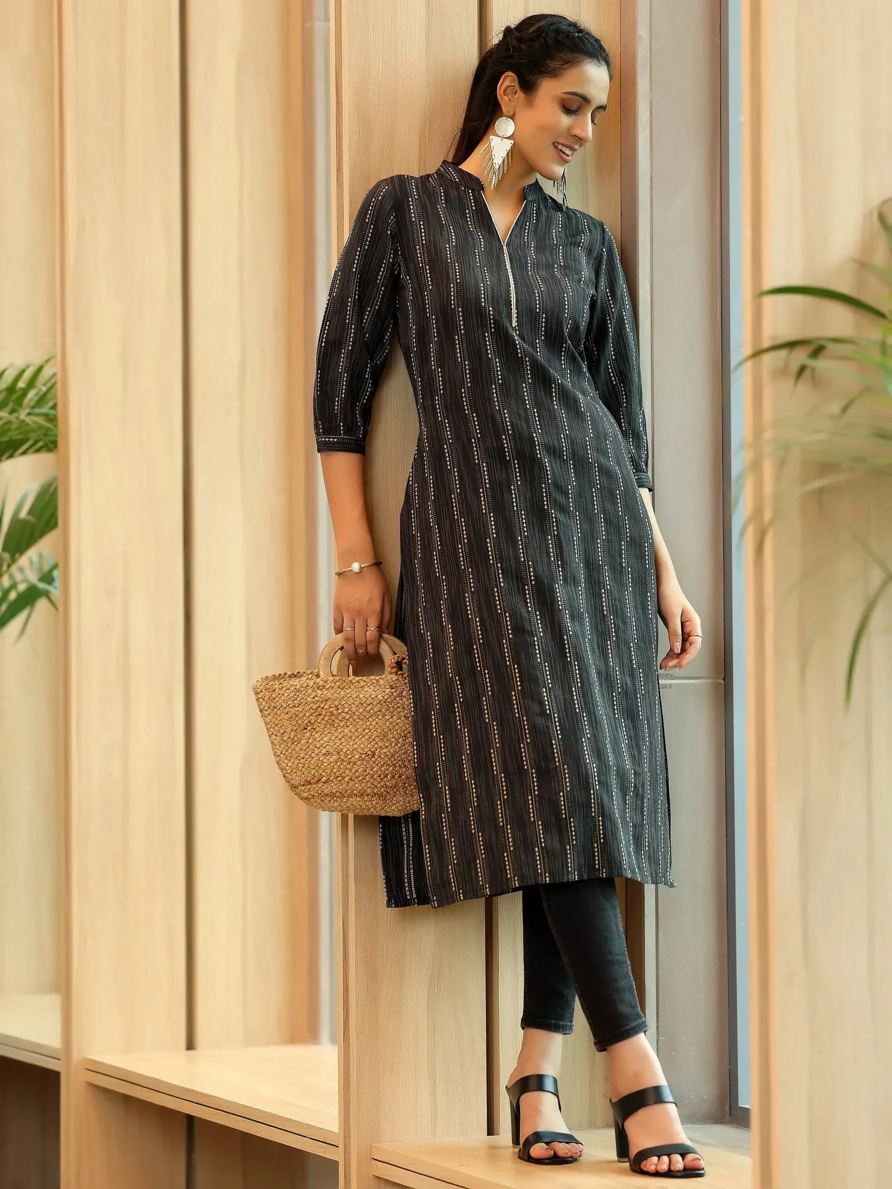 37247_1_667860fa-00cf-42e2-a19b-886954710c80.webp Black Woven Design Cotton Straight Kurta - Image 1