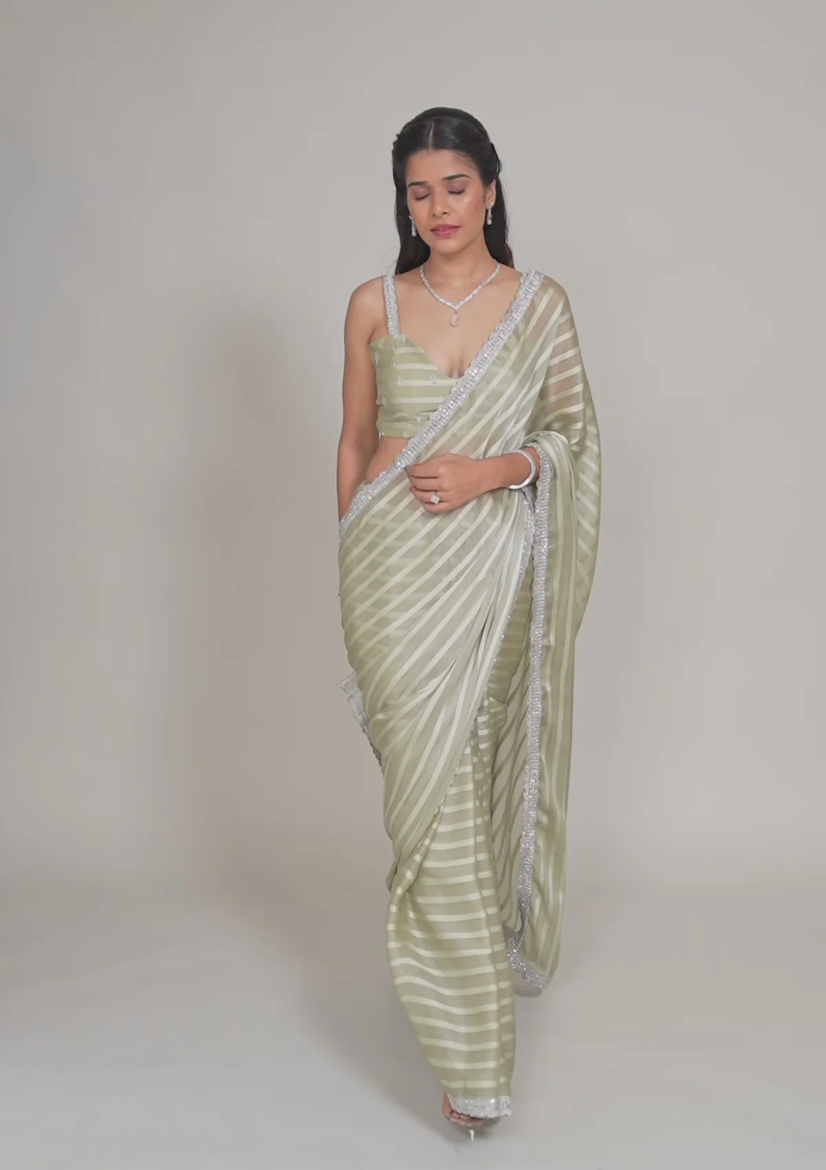 9b47a28e996c433c8169682fd1fd871d.thumbnail.0000000000-1.webp Pista Green Stonework Semi Crepe Saree - Image 1
